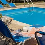 Tsikkos Dio Vila *