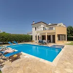 Vila Tsikkos Dio *