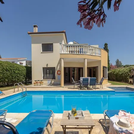 Tsikkos Dio Villa Limassol