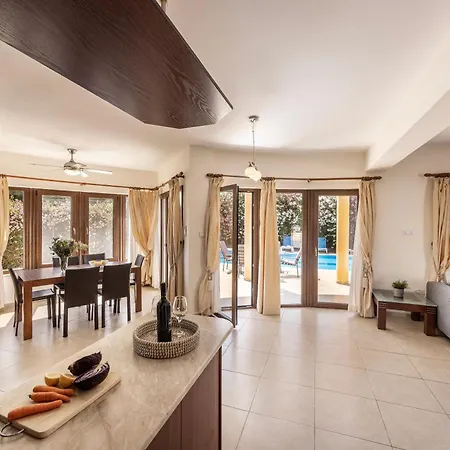 Tsikkos Dio Villa Limassol